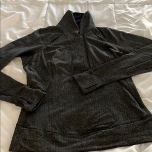 Sz 12 lululemon dark grey herringbone top